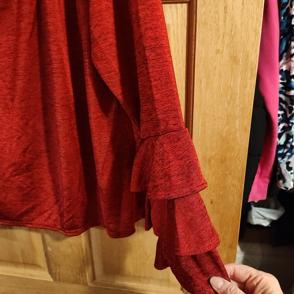 Elegant Red Women's Top - Picture 3 of 4